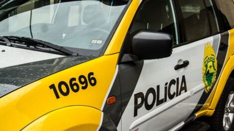 Filho invade casa da mãe, agride irmã e esfaqueia cunhado na frente da sobrinha de 1 ano em Sarandi