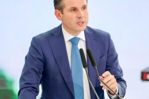 Fim da Escala 6x1 pode ser votado em maio, diz presidente da Câmara