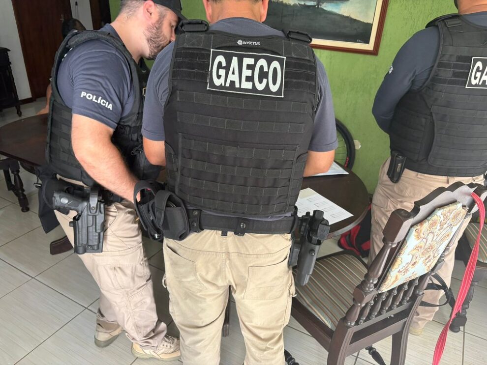 Gaeco cumpre mandados contra policiais militares em Maringá e região