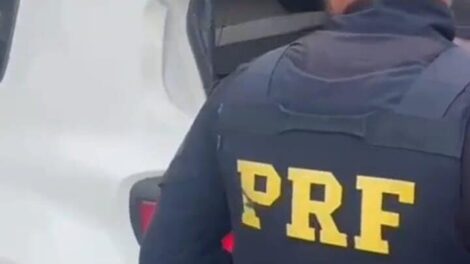 Polícia apreende pasta-base de cocaína em fundo falso de veículo, em Maringá