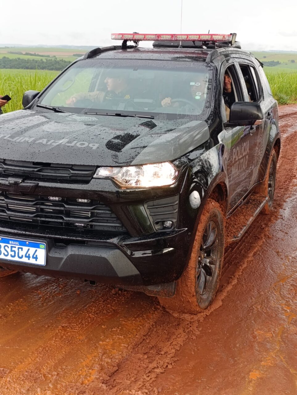 Polícia mantém cerco e intensifica buscas por suspeito que esfaqueou ex e sequestrou criança em São Manoel do Paraná