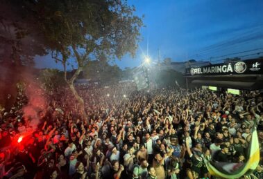 Torcida organizada maringaense faz da rua um palco em dias de jogo do Corinthians