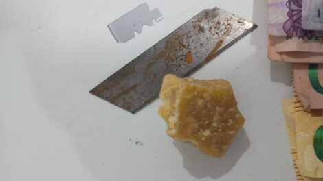 Traficante escondia crack nas grades do terminal e acaba preso após denúncia em Maringá