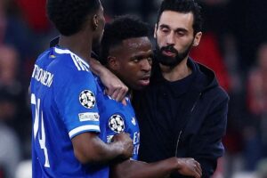 Vini Jr marca golaço e denuncia caso de racismo em Liga dos Campeões