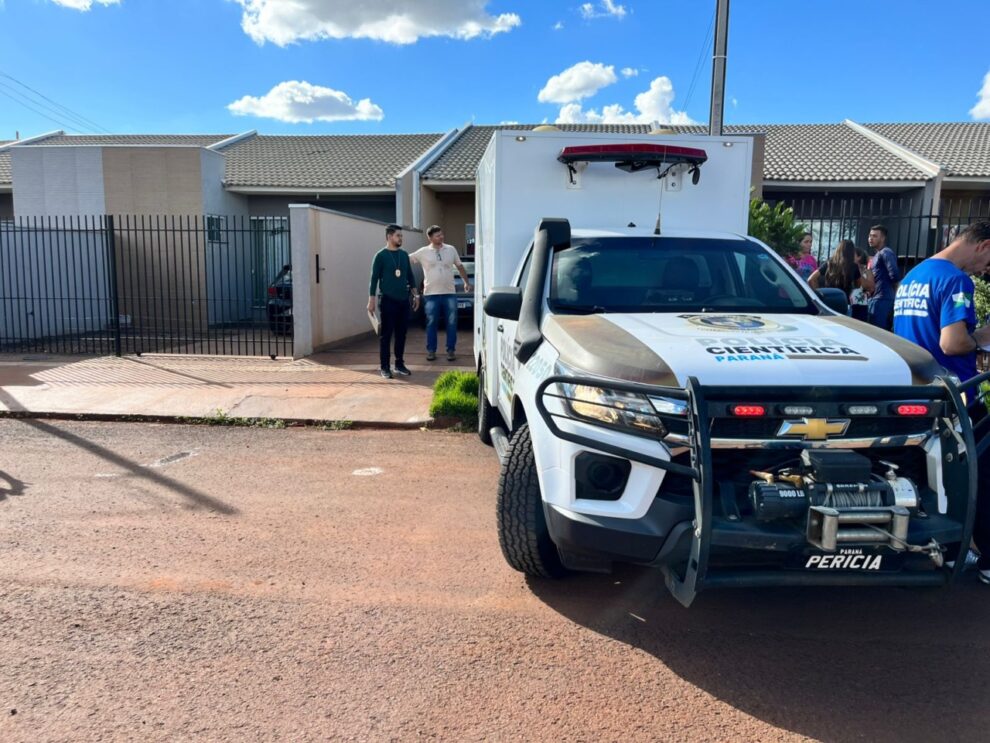 Vizinhos relatam ter ouvido disparos em residência onde casal foi encontrado morto, em Sarandi