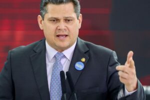 Alcolumbre decide não interferir em votação da CPMI do INSS