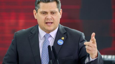 Alcolumbre decide não interferir em votação da CPMI do INSS