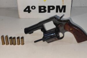 Após ataque a comércio da Vila Morangueira, policial penal troca tiros com suspeitos; um deles foi preso