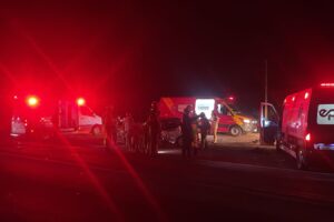 Batida frontal entre carro e caminhão tira a vida de motorista na PR-323, em Cianorte