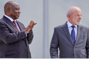 Brasil e África do Sul precisam fortalecer defesa militar, diz Lula