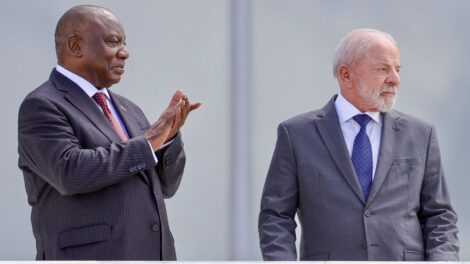 Brasil e África do Sul precisam fortalecer defesa militar, diz Lula
