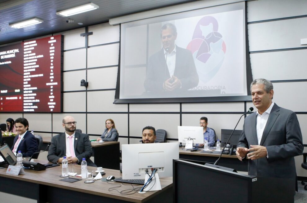 Câmara de Maringá rejeita emenda que limita quantidade de dias que prefeito pode se ausentar por ano para realizar viagens