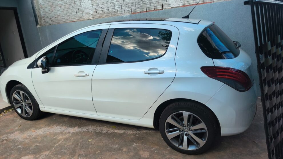 Carro furtado em Maringá é recuperado pela Polícia Militar em Mandaguaçu; suspeito é preso