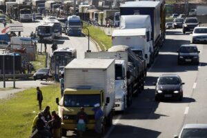 Com MP do piso mínimo do frete, caminhoneiros descartam greve