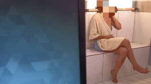 Confusão em residência de Maringá termina com mulher nua e presa durante briga