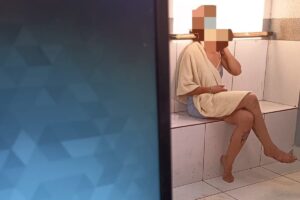 Confusão em residência de Maringá termina com mulher nua e presa durante briga