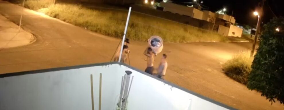 Dois irmãos são presos por espancamento que matou homem na região; terceiro suspeito ainda é procurado