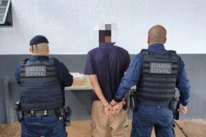 Filho agride padrasto, ameaça a própria mãe e acaba preso após enviar vídeo provocando a família em Maringá