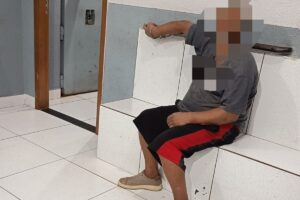 Homem é preso após agredir mulher com criança no colo em Maringá