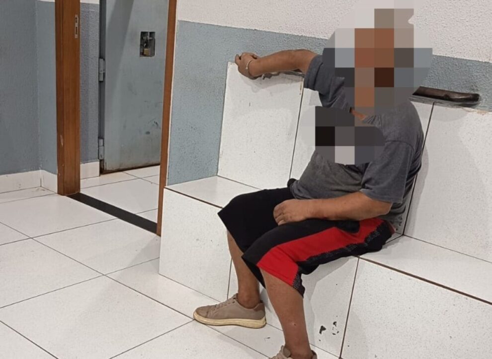 Homem é preso após agredir mulher com criança no colo em Maringá