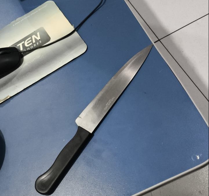 Homem é preso após ameaçar a própria mãe com uma faca, em Maringá