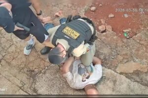 Homem que matou companheira na frente da filha de 3 anos é preso