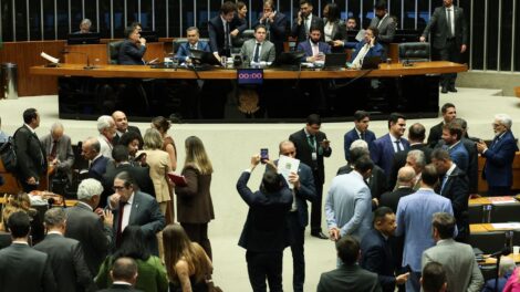 Janela partidária abre calendário eleitoral com troca-troca de partido