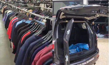 Loja na Avenida Mandacaru em Maringá é alvo de operação contra venda de roupas falsificadas 