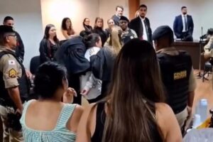 Mãe que matou e cortou órgão genital do companheiro após flagrar abuso da filha é absolvida; veja vídeo