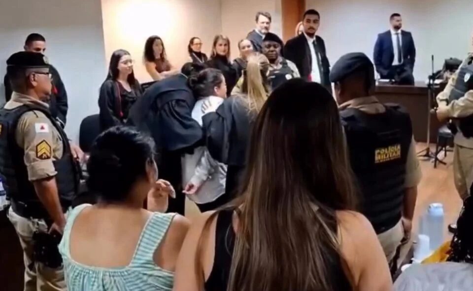 Mãe que matou e cortou órgão genital do companheiro após flagrar abuso da filha é absolvida; veja vídeo