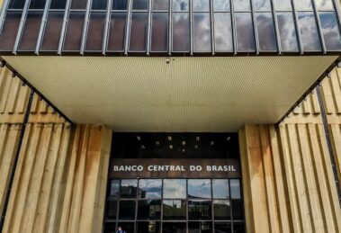Mercado eleva previsão da inflação para 4,17% este ano