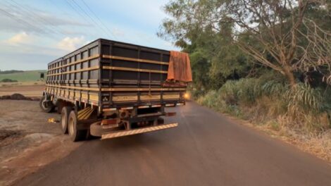 Motociclista morre após cair sob rodados de caminhão, em Maringá