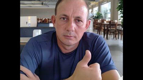 Motociclista que morreu após cair sob as rodas de caminhão em Maringá é identificado