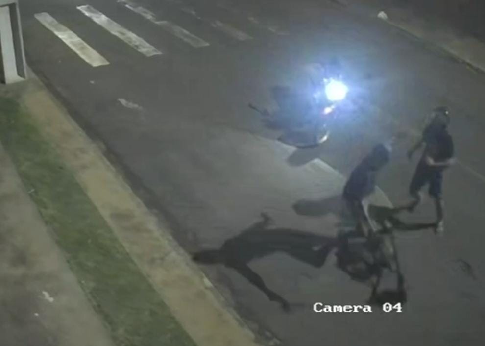 Novas imagens mostram momento de ataque a facadas que deixou jovem gravemente ferido em Sarandi