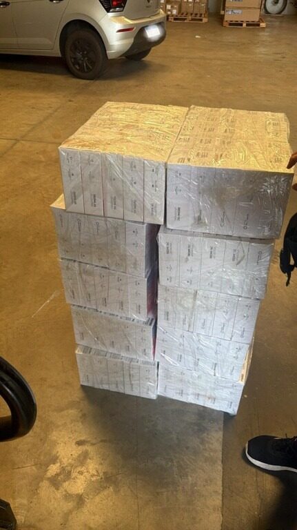 Operação em Maringá apreende 250 celulares ilegais e termina com prisão em flagrante