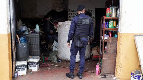 Operação em ferros-velhos termina com três presos por tráfico de drogas e receptação em Maringá