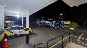 Piratas do asfalto abrem fogo contra ônibus e roubam passageiros na região de Maringá