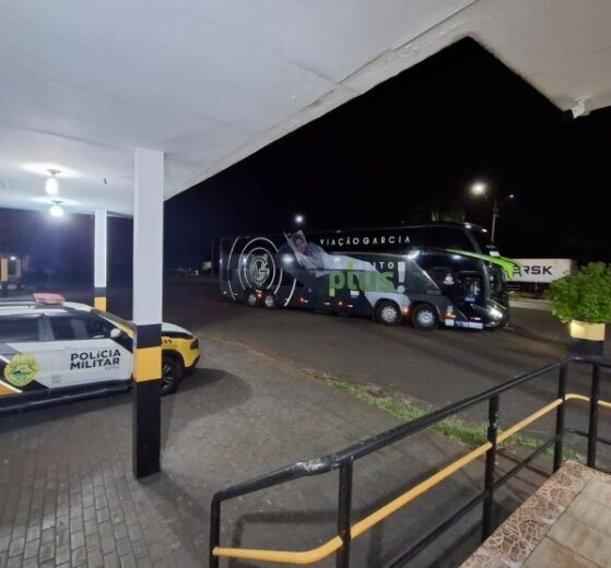 Piratas do asfalto abrem fogo contra ônibus e roubam passageiros na região de Maringá