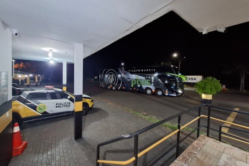 Piratas do asfalto abrem fogo contra ônibus e roubam passageiros na região de Maringá