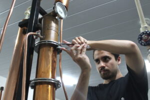 Por trás de um bom licor: a história da IT44, destilaria maringaense que nasceu na universidade