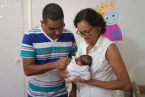 Sancionada lei que aumenta licença-paternidade para 20 dias