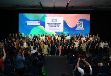 Seminário em Maringá recebe secretários de educação de todo o Paraná