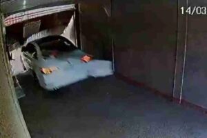 Vídeo: homem destrói motel com carro durante fuga, furta caminhonete e termina preso no PR