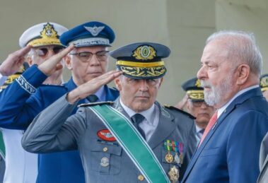‘Se a gente não preparar a defesa, qualquer dia alguém invade’, afirma Lula sobre artigos militares