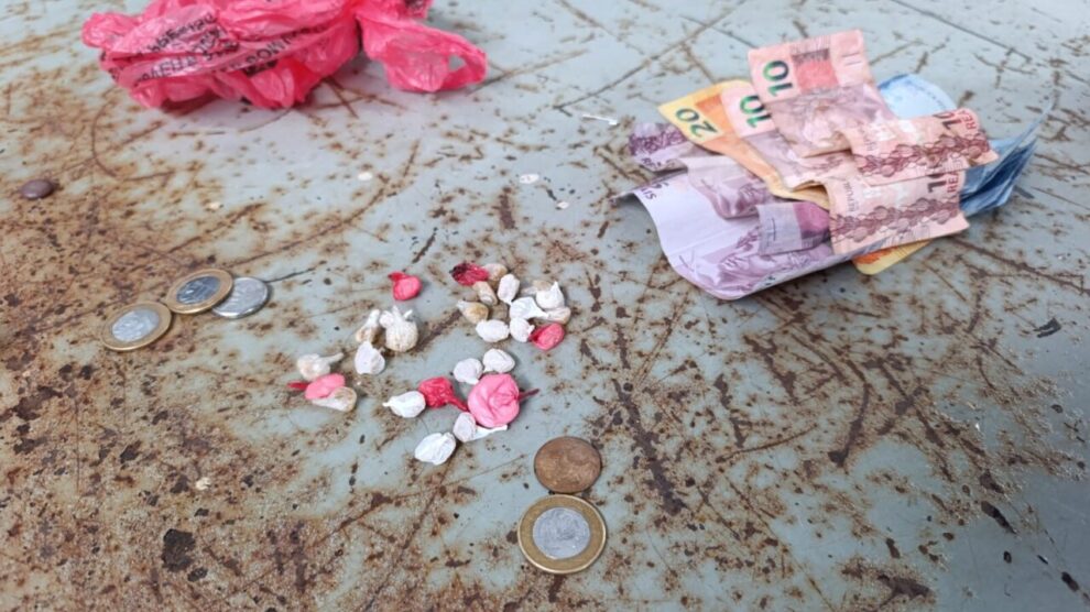 Após tentar esconder droga na privada, mulheres são detidas por tráfico