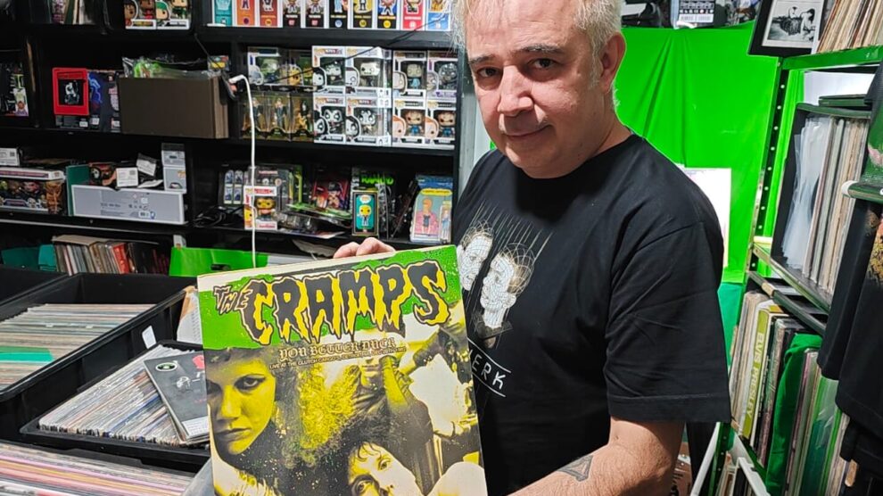 Colecionador maringaense tem acervo com mais de 3,5 mil discos de vinil: 'hobby que não tem público ou idade'