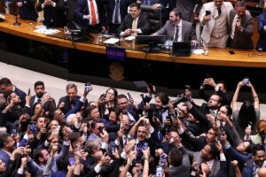 Congresso derruba parte de veto do presidente Lula ao PL da Dosimetria