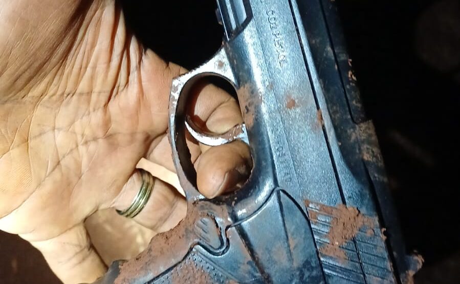 Criminosos atiram contra ônibus para anunciar assalto na região; dois foram presos