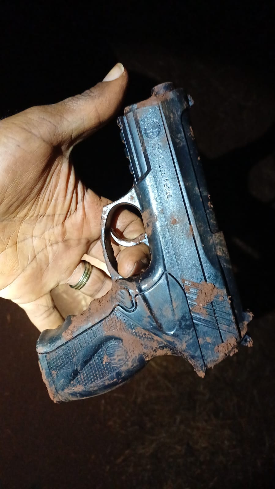 Criminosos atiram contra ônibus para anunciar assalto na região; dois foram presos