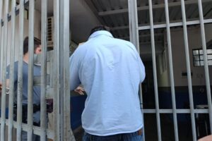 Dentista preso por suspeita de golpes em clínica de Maringá já causou prejuízo superior a R$ 200 mil